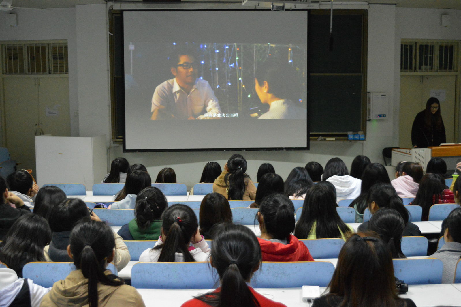 bw必威阿森纳组织学子观看国家安全教育视频