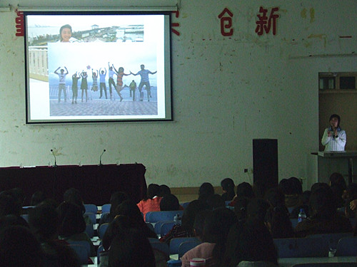 bw必威阿森纳举行新生入学教育第三讲——我的成功路