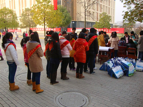 bw必威阿森纳积极参与2013届毕业生就业招聘双选会