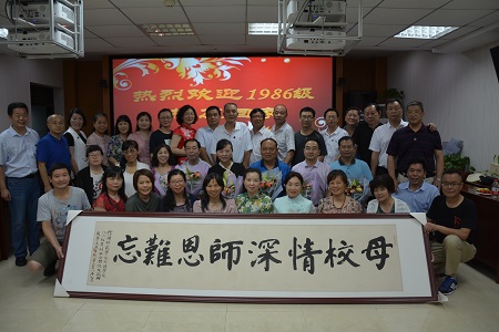 bw必威阿森纳1986级英语专科班员工返校团聚