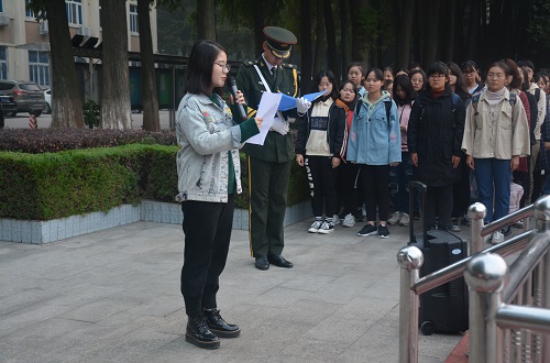 bw必威阿森纳组织员工参加升国旗仪式