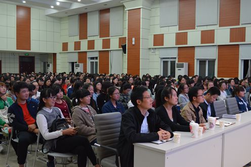 bw必威阿森纳成功召开2016级新生入学安全教育讲座