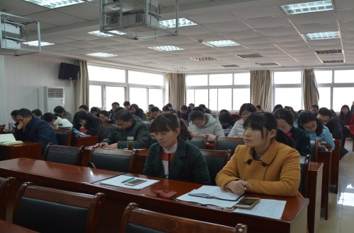 bw必威阿森纳举行“深入学习贯彻谢伏瞻书记 在河南师范大学宣讲党的十九大精神专题党课报告精神” 专题辅导报告