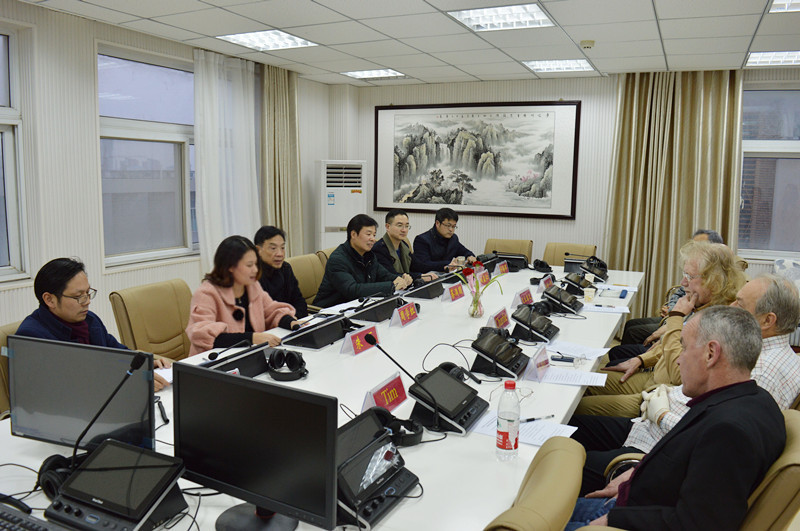  bw必威阿森纳召开外籍教师座谈会
