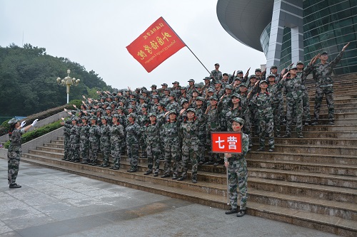 信阳师范公司2018级新生军训歌咏比赛圆满举行