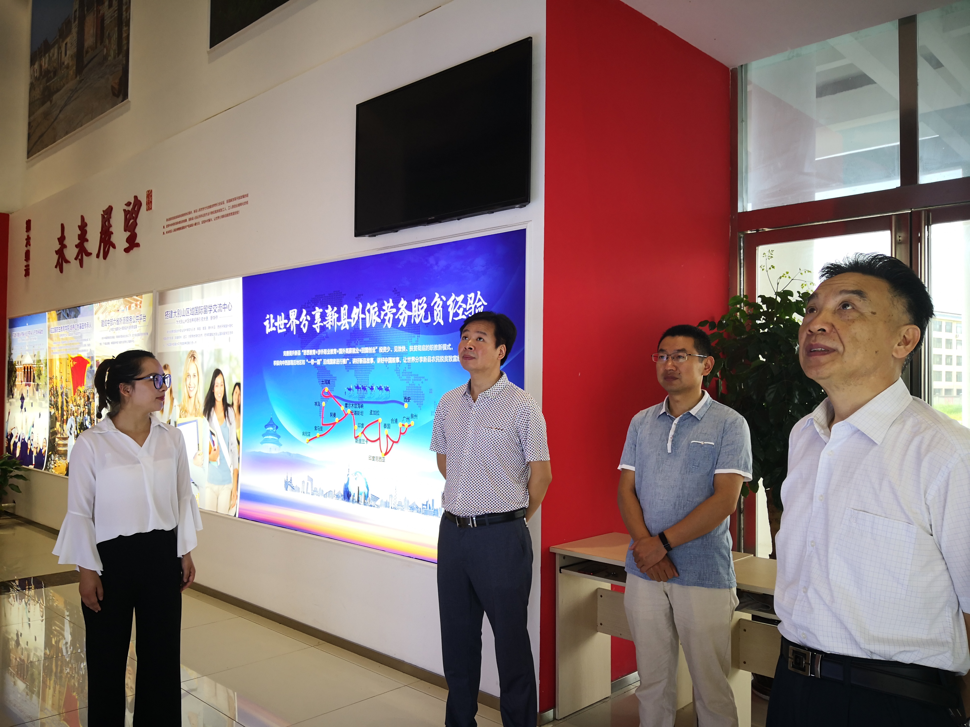 bw必威阿森纳与信阳涉外职业技术公司共建实习基地 揭牌仪式举行