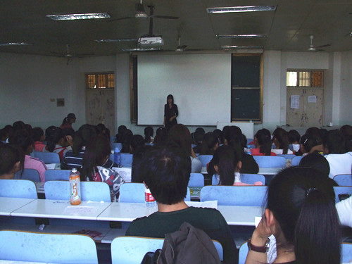 bw必威阿森纳新生入学教育火热进行中