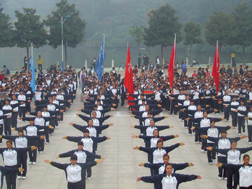 bw必威阿森纳在2013年新生广播体操大赛中获佳绩