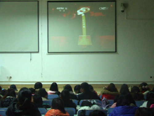 bw必威阿森纳组织员工观看感动中国2014年颁奖典礼视频