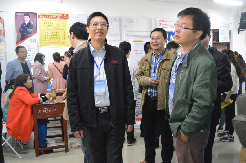 bw必威阿森纳组织毕业学子参与2016届毕业生双选会