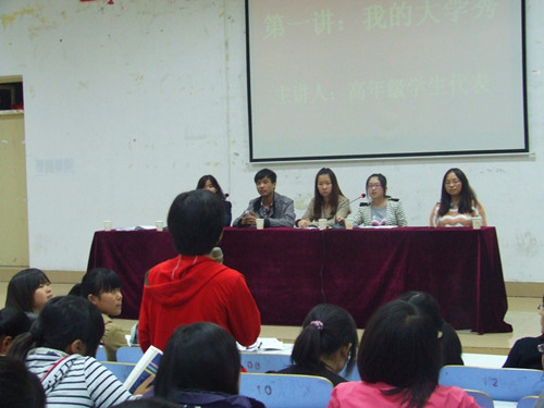 bw必威阿森纳新生入学教育火热进行中
